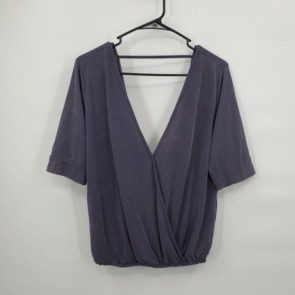 Red by BKE Washed Surplice Top 3/4 Button Sleeve V-Neck Small Womens Gray - Picture 3 of 12